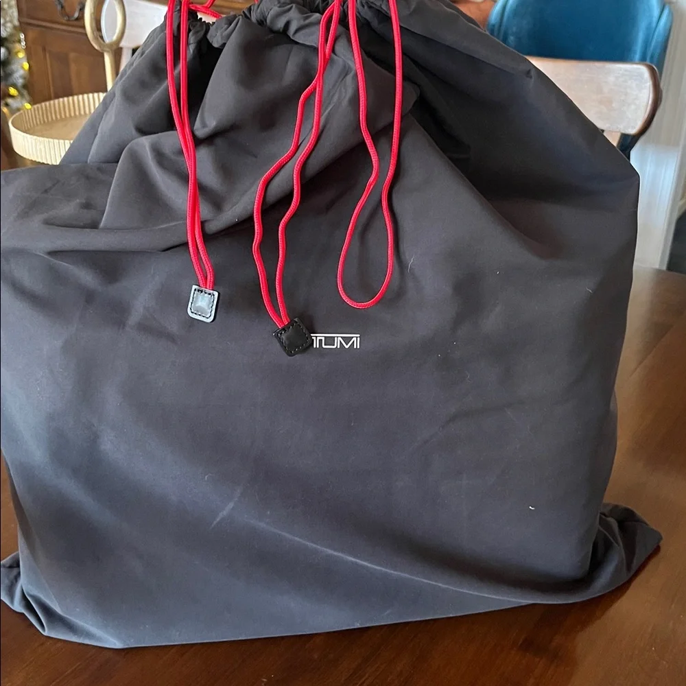 Tumi Black Compact Large Screen Laptop Brief Bag